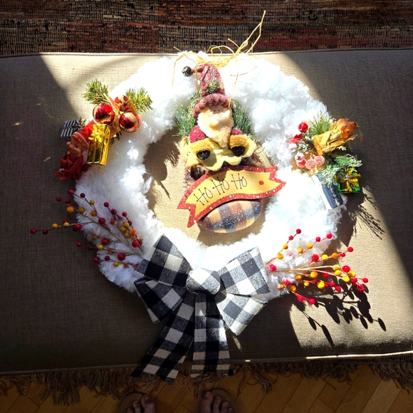 Handmade Fluffy Swifter 22" Christmas Wreath with Santa and Elves - Picture 8 of 10